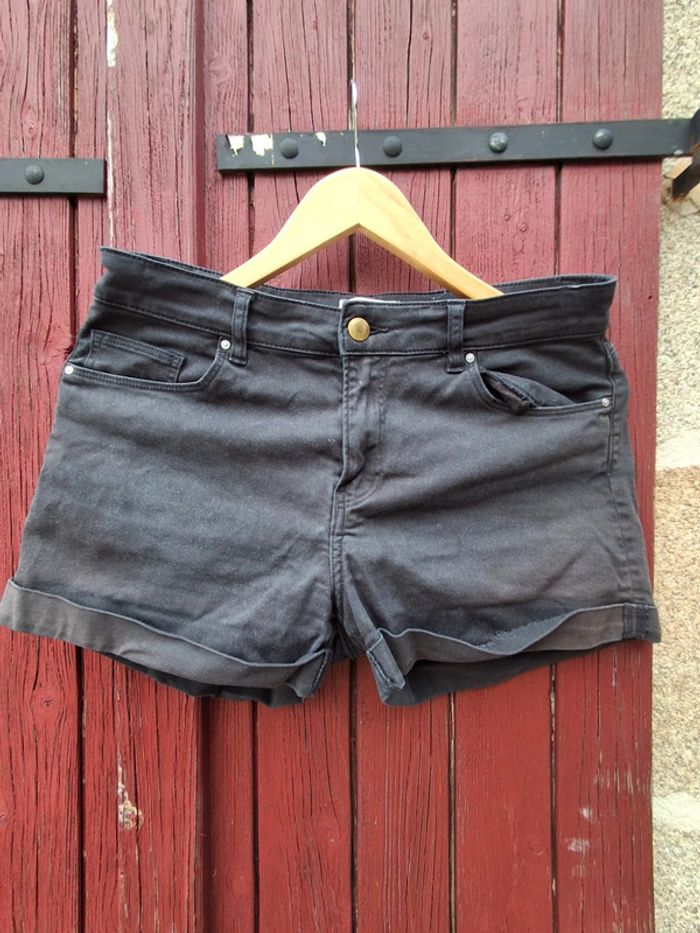 Short court H&M noir taille 38