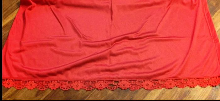 Jupon rouge - Dentelle - 54/56 - NEUF - photo numéro 7