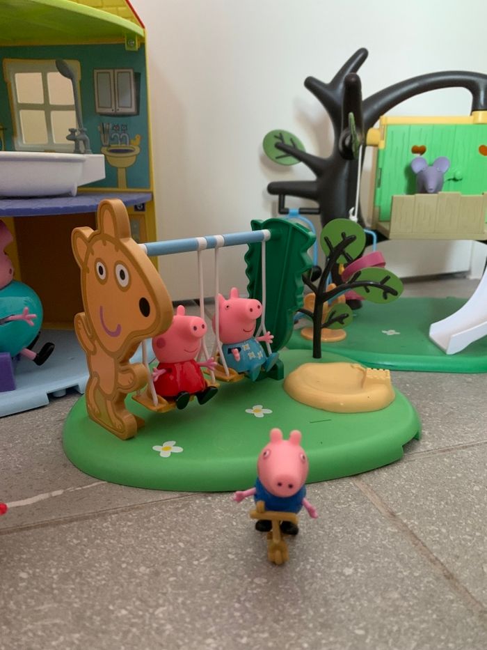 Lot Peppa pig maison parcs et figurines - photo numéro 3