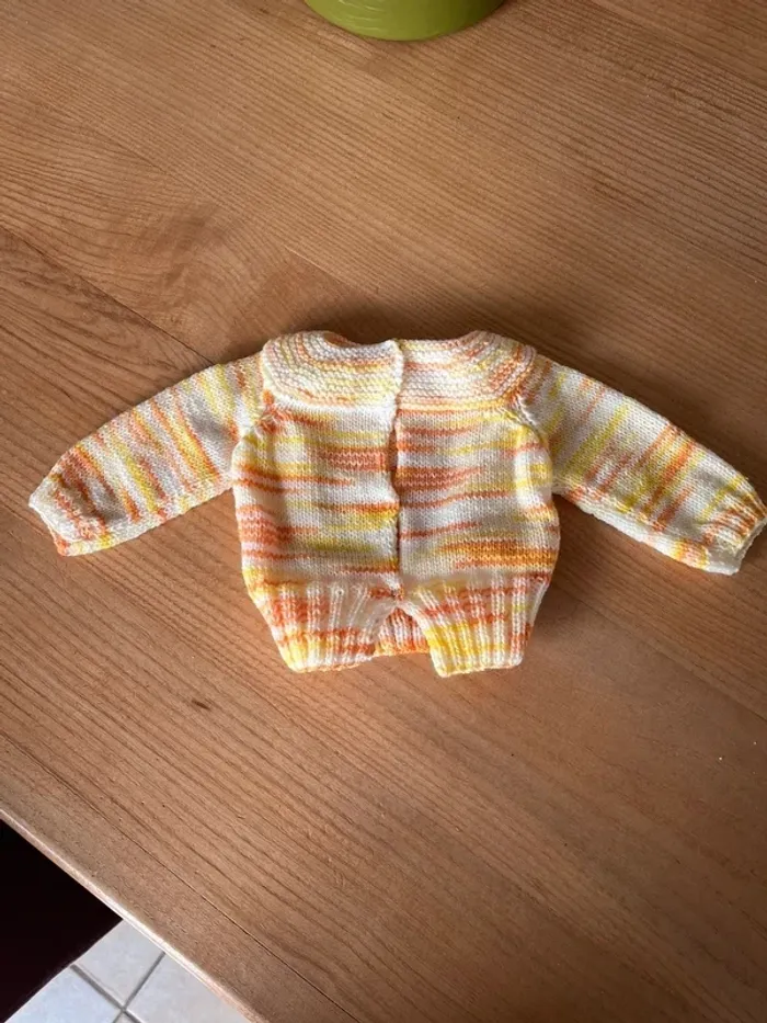 Tricot pull naissance fait main - photo numéro 2