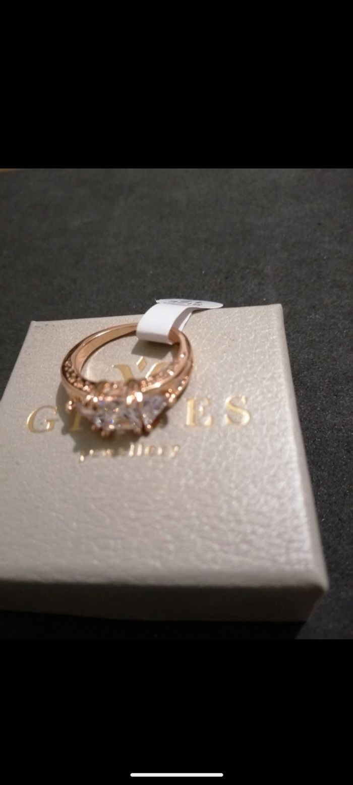 Magnifique bague Gioyes plaqué or 24 carats sertis de zirconiums. Taille 17 mm - photo numéro 2