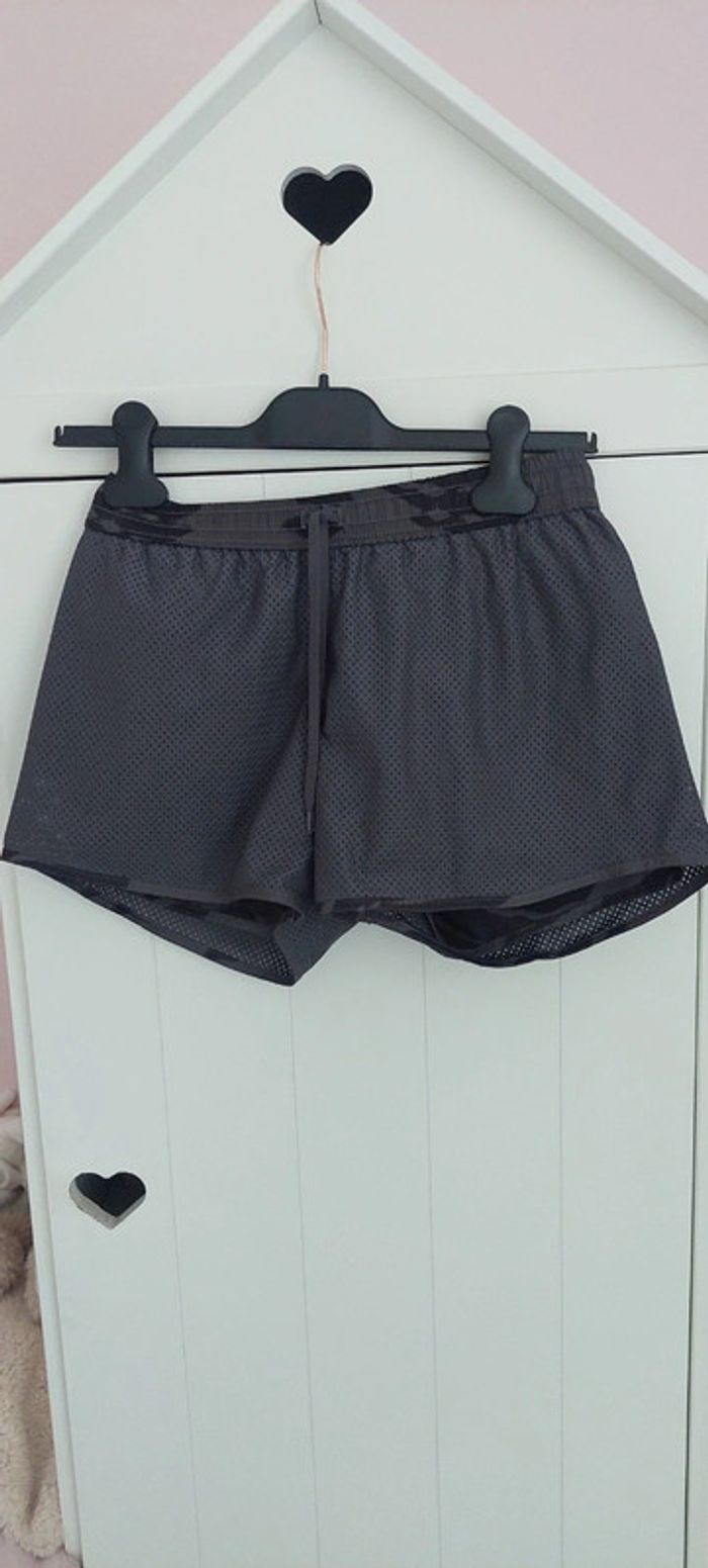 État neuf Short actif gris
Adidas Stella McCartney - photo numéro 12