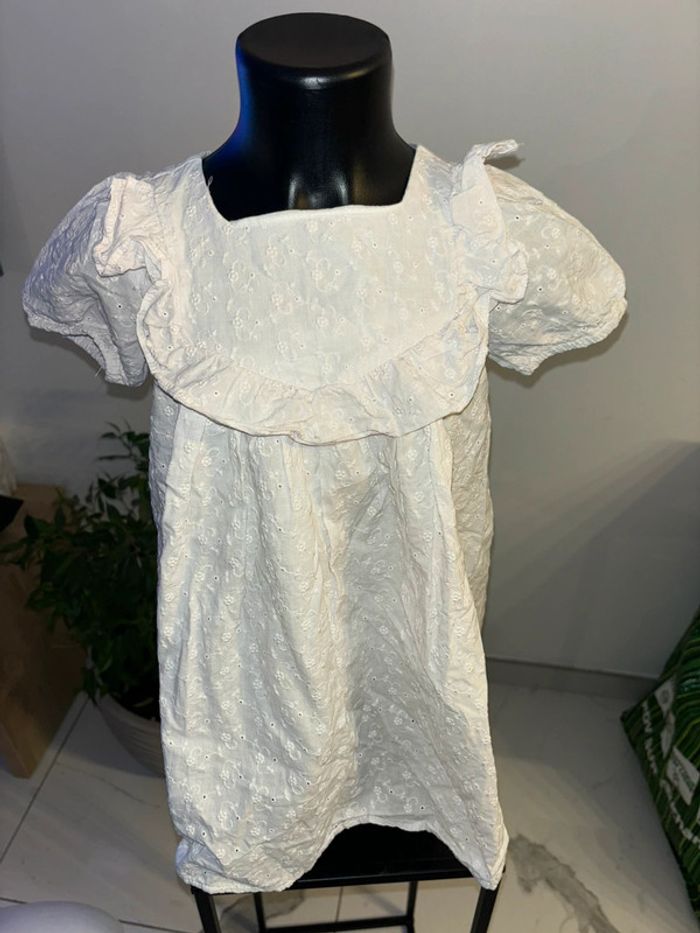 Superbe robe blanche fille taille 2/3 ans en excellent état