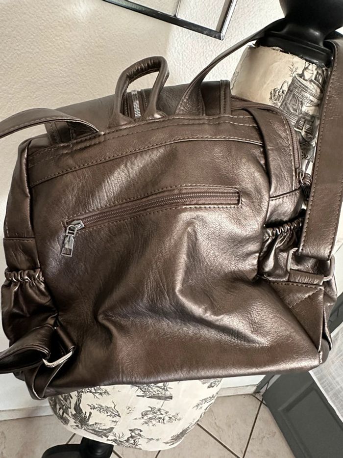 Sac à dos neuf - photo numéro 4