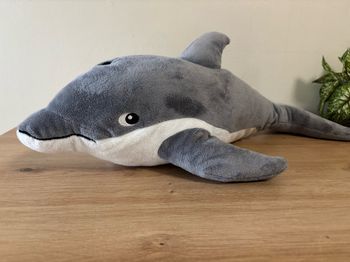 Doudou peluche dauphin gris blanc ikea