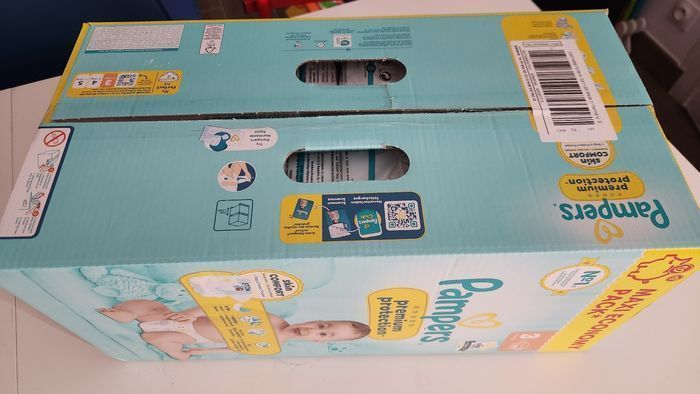 1 carton de 112 couches Pampers taille 3 (6-10kg)