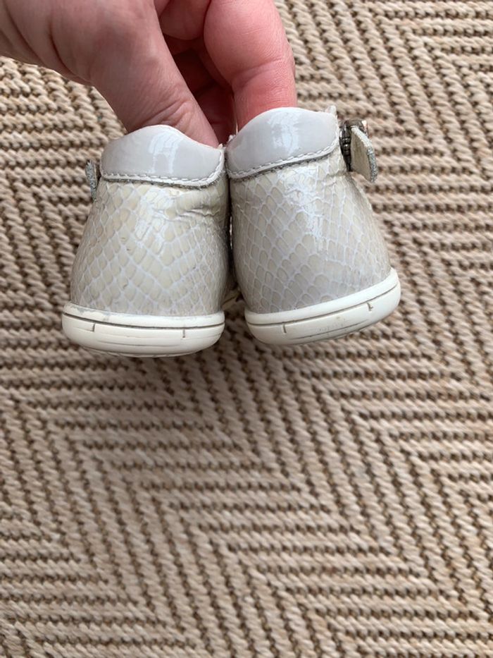 Sandales fille taille 19 - photo numéro 4