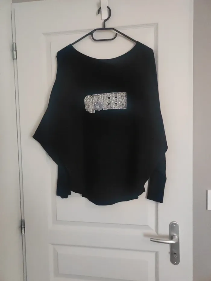 Pull noir et strass neuf 40/42 - photo numéro 2