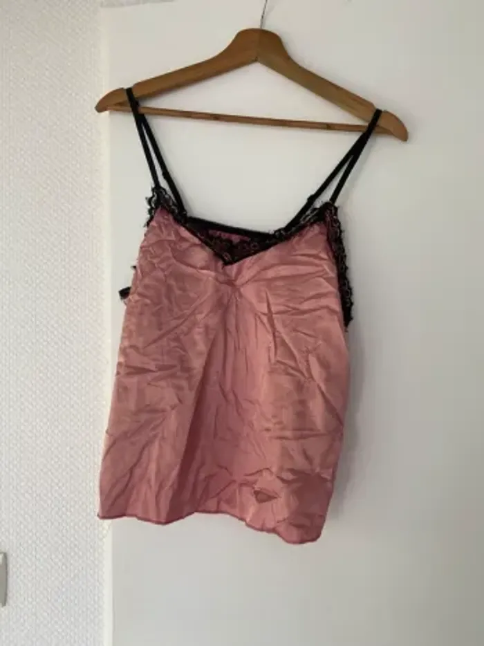 Ensemble pyjama en satin rose - photo numéro 3