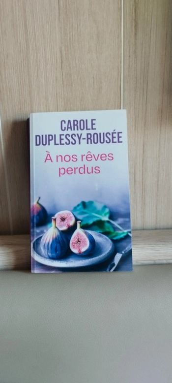 À nos rêves perdus.