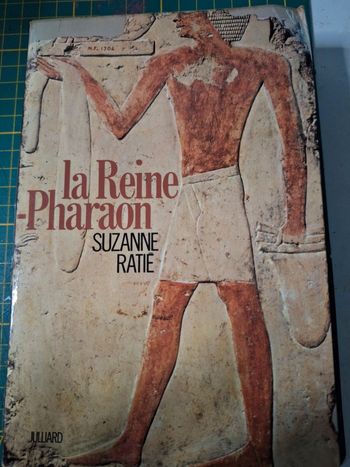 Livre "la reine pharaon" de Suzanne Ratie en bon état