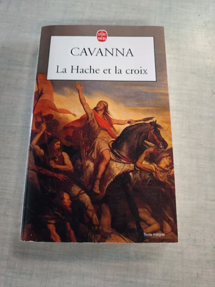 Livre la hache et la croix