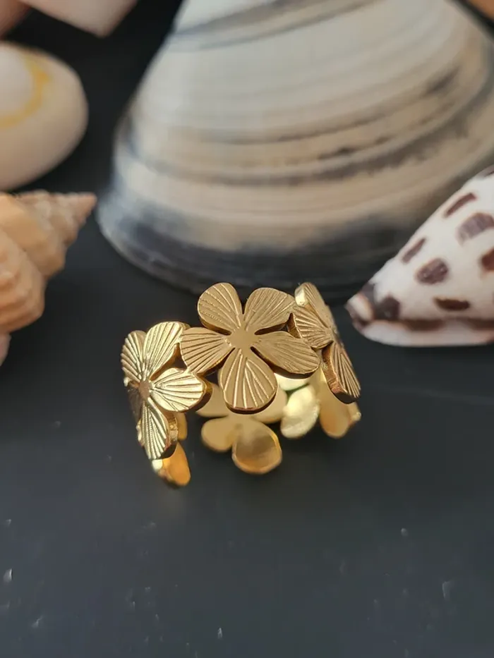 Bague ouverte acier inoxydable motif fleurs large Dorée