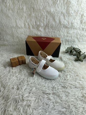 Paire de basket en toile blanche Victoria taille 31