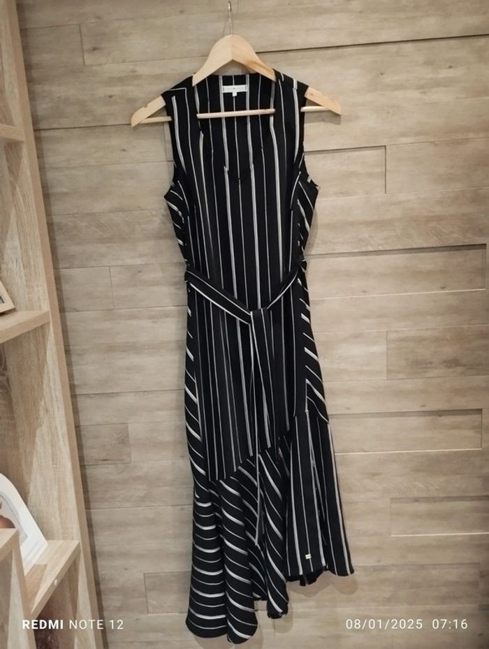 Robe asymétrique Tommy Hilfiger noir blanc rayures ceinture T6