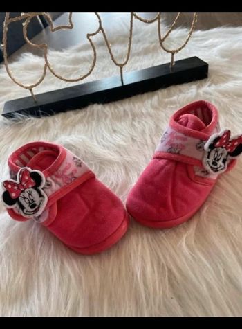 Très belle paire de chaussons minnie 🥰 Disney pointure 20