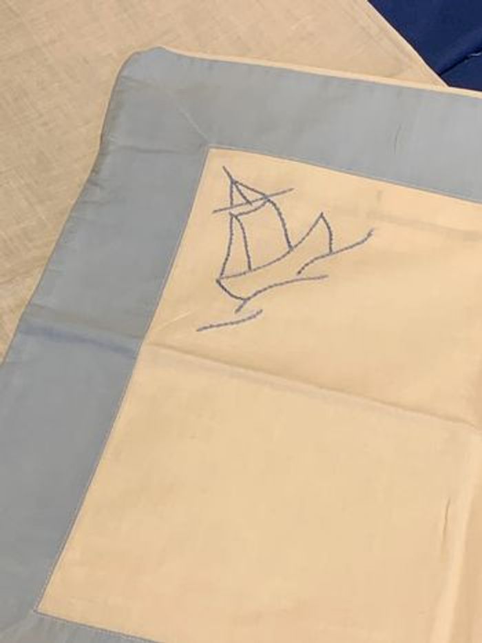Drap et taie d’oreiller bateaux sur l’eau ancien vintage / enfant bébé / blanc et bleu 120x76cm - photo numéro 4