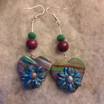Boucles d'oreilles pendante avec pâte polymere cœur