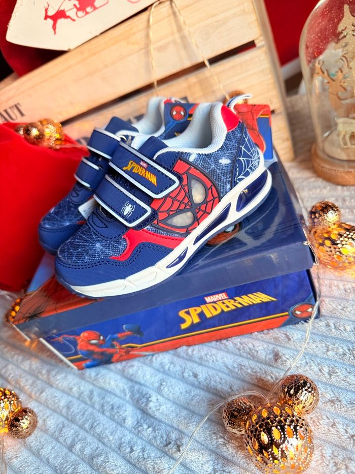 Basket Spiderman lumineuse  figurine - photo numéro 8