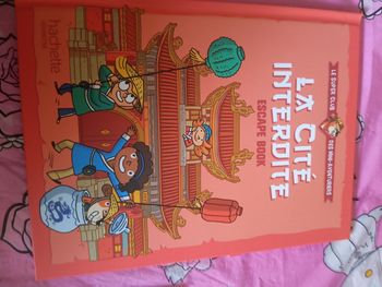 Livre la cité interdite neuf McDonald's.