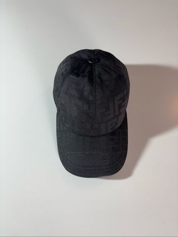 casquette fendi noir