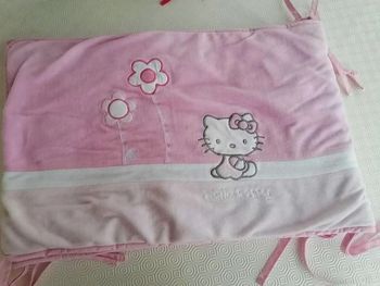 Tour  de lit  hello  kitty  +  1  drap rose