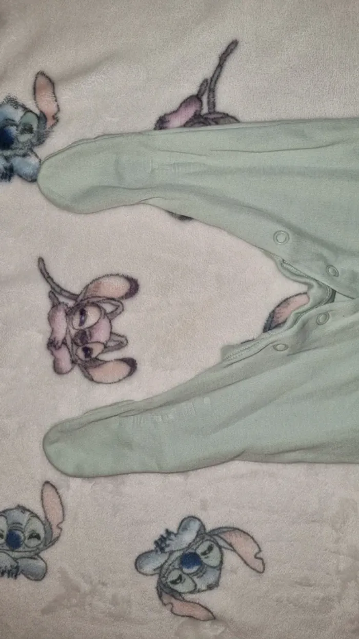 Pyjama 0/3 mois en très bon état - photo numéro 5