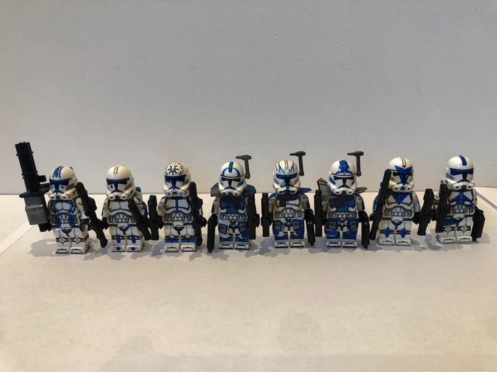 Figurine type lego Commandant Rex et 7 clones de la 501ème légion. Star Wars