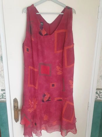 Robe rouge en voile doublé avec chemisier transparent