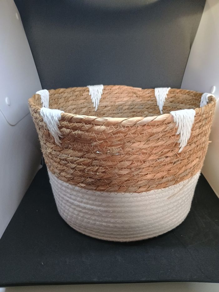 Superbe panier de rangement en osier