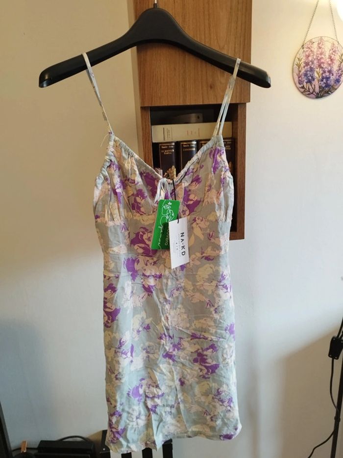 Très jolie robe NA-KD neuve taille 38 - photo numéro 7