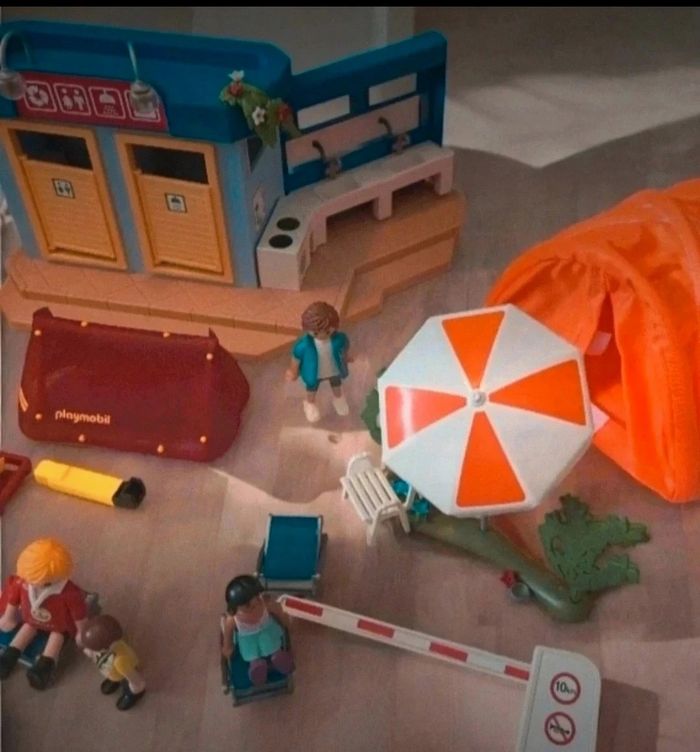Playmobil le  camping en entier avec accessoires en plus - photo numéro 3