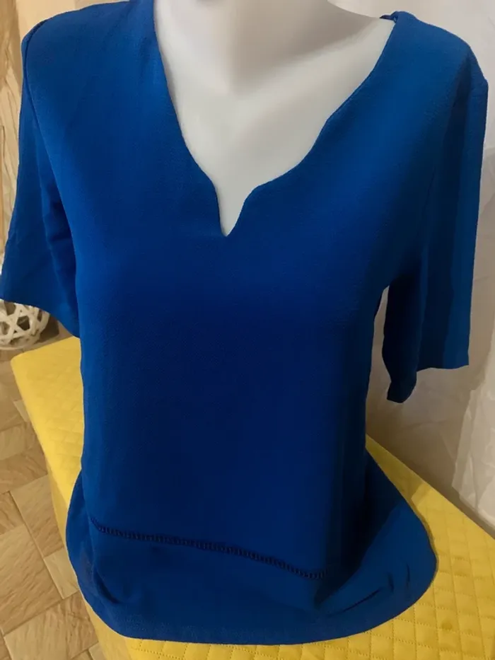 Blouse Tissaia manches courtes taille 38 très bon état bleu roi - photo numéro 2