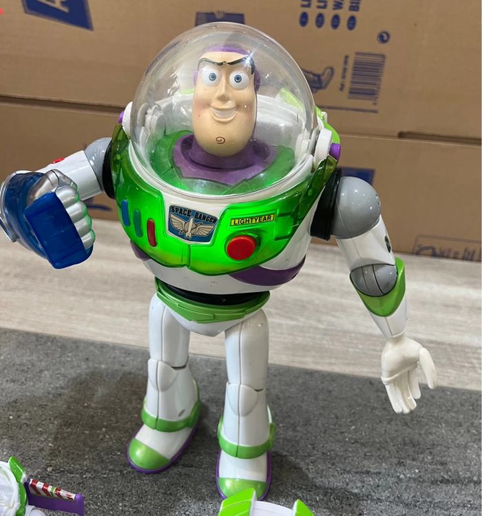 Lot e 3 buzz l’éclair dont le gros qui fait du son et lumières en bon état - photo numéro 2