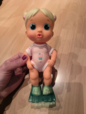 Petite poupée de 24 cm