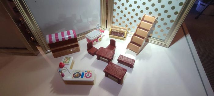 Lot de petit meuble hello kitty