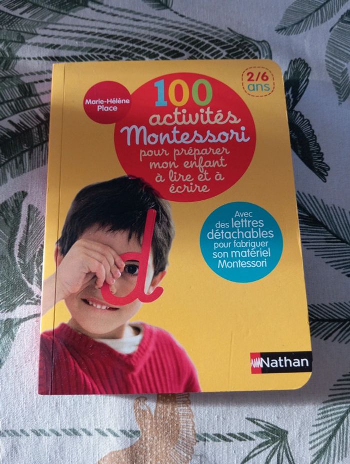 Livre 100 activités Montessori pour preparer mon enfant à lire et à écrire.