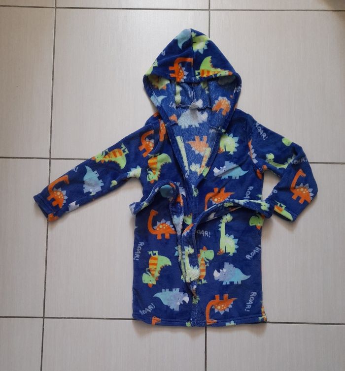 Peignoir / robe de chambre 6 ans 
Très bon état