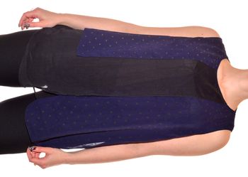 blouse bleu marine et noir motif pois fluide semi transparente taille XL sans manches col rond