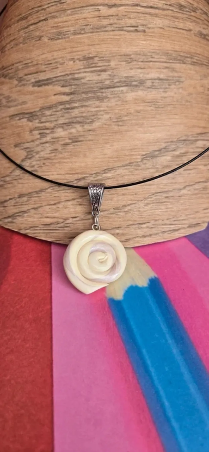 Collier escargot nacré fimo - photo numéro 2
