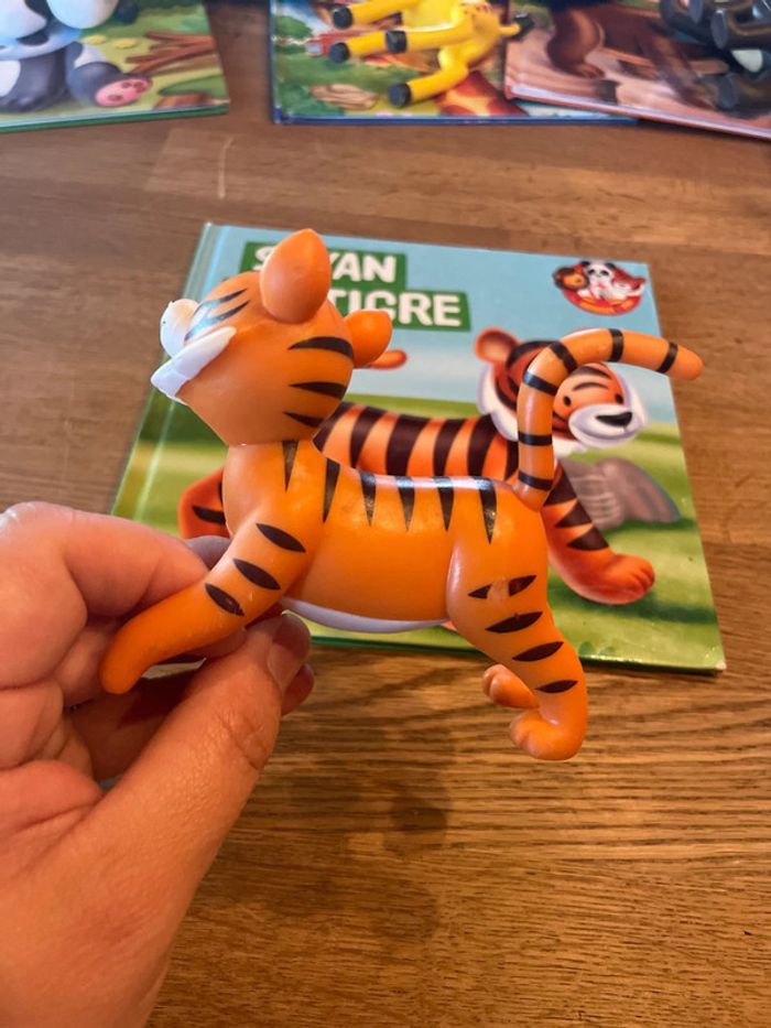 Livre collection Les animaux du zoo Sayan le tigre avec une figurine tigre - photo numéro 3
