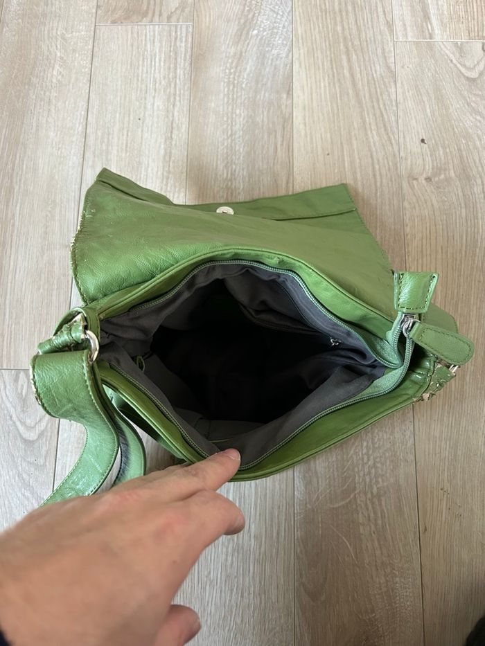 Sac besace vert simili cuir 27x29 cm