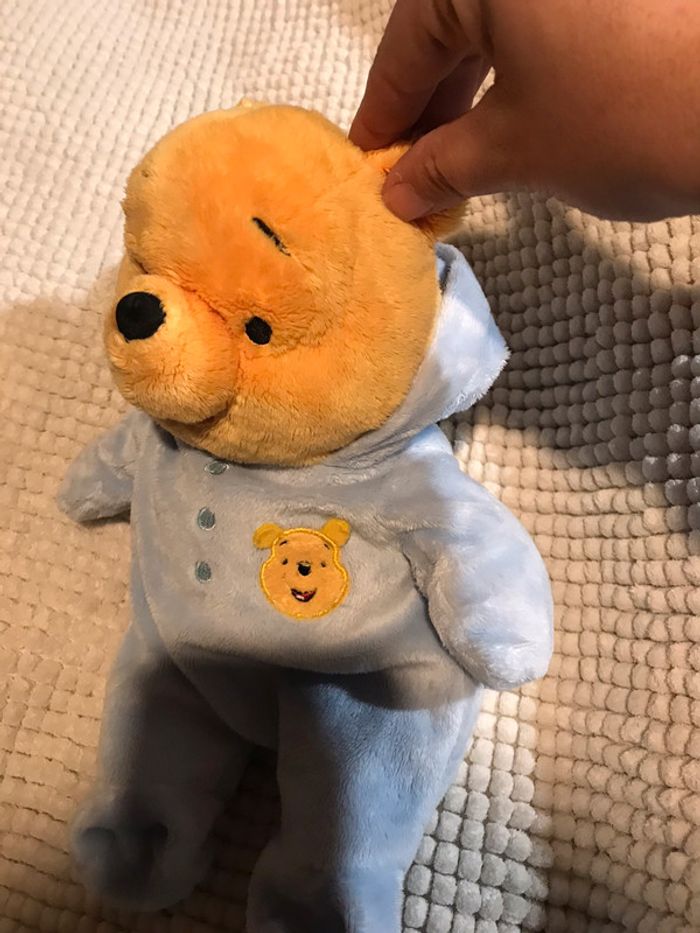 Grande peluche Winnie Disney avec capuche - photo numéro 3