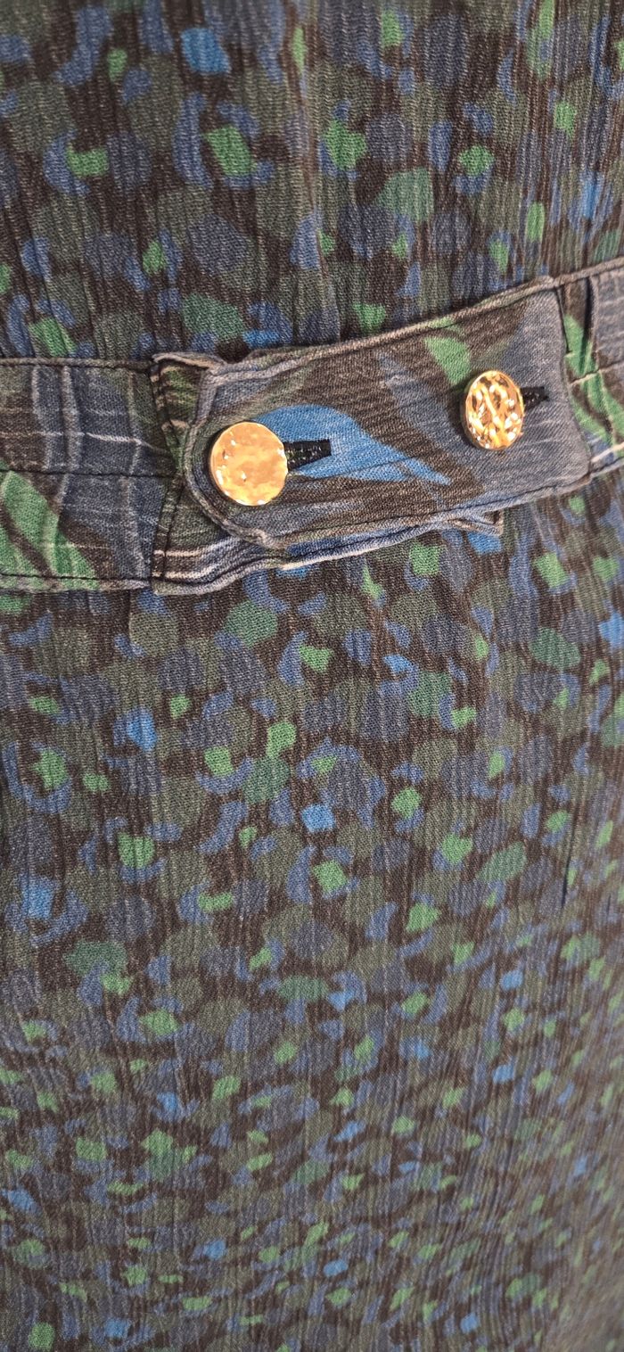 ROBE CAPTAIN TORTUE T1 – IMPRIMÉ VÉGÉTAL – CEINTURE DORÉE – TRÈS BON ÉTAT - photo numéro 4