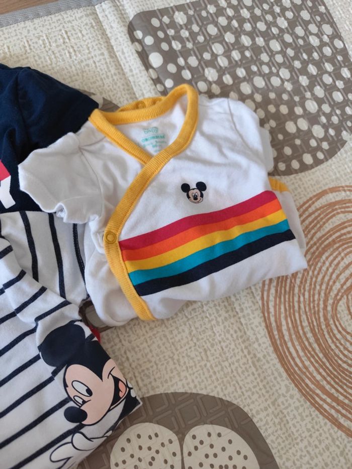 Lot de 5 bodies manches courtes mickey 3 mois - photo numéro 6