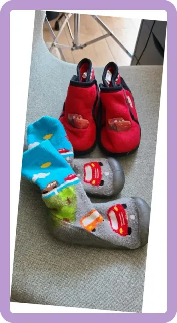2 paires de chaussons 23-25