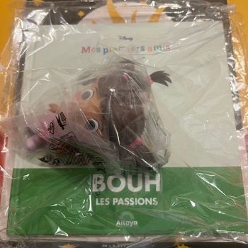 Livre Disney mes premiers amis sous blister, inclus la figurine 