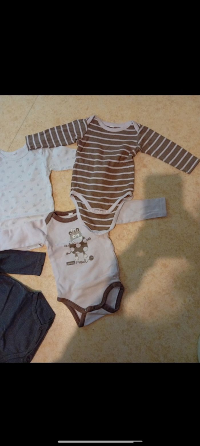 Lot de 7 body taille 6 mois - photo numéro 2