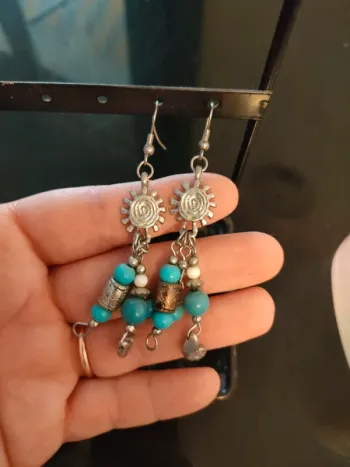 Boucle d'oreille fantaisie femme voir photo pour état
