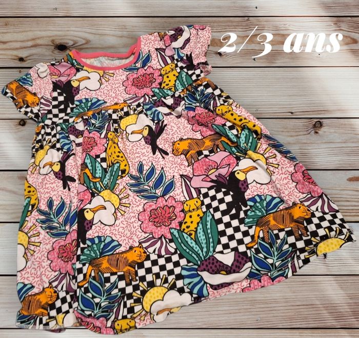 Robe tropicale trop mignonne pour petites aventurières !